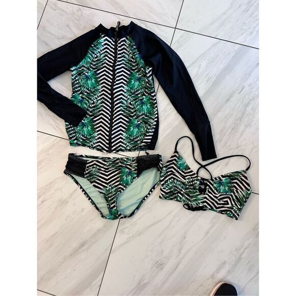 Sketcher 3 piece SPF bathing suit - Picture 3 of 13